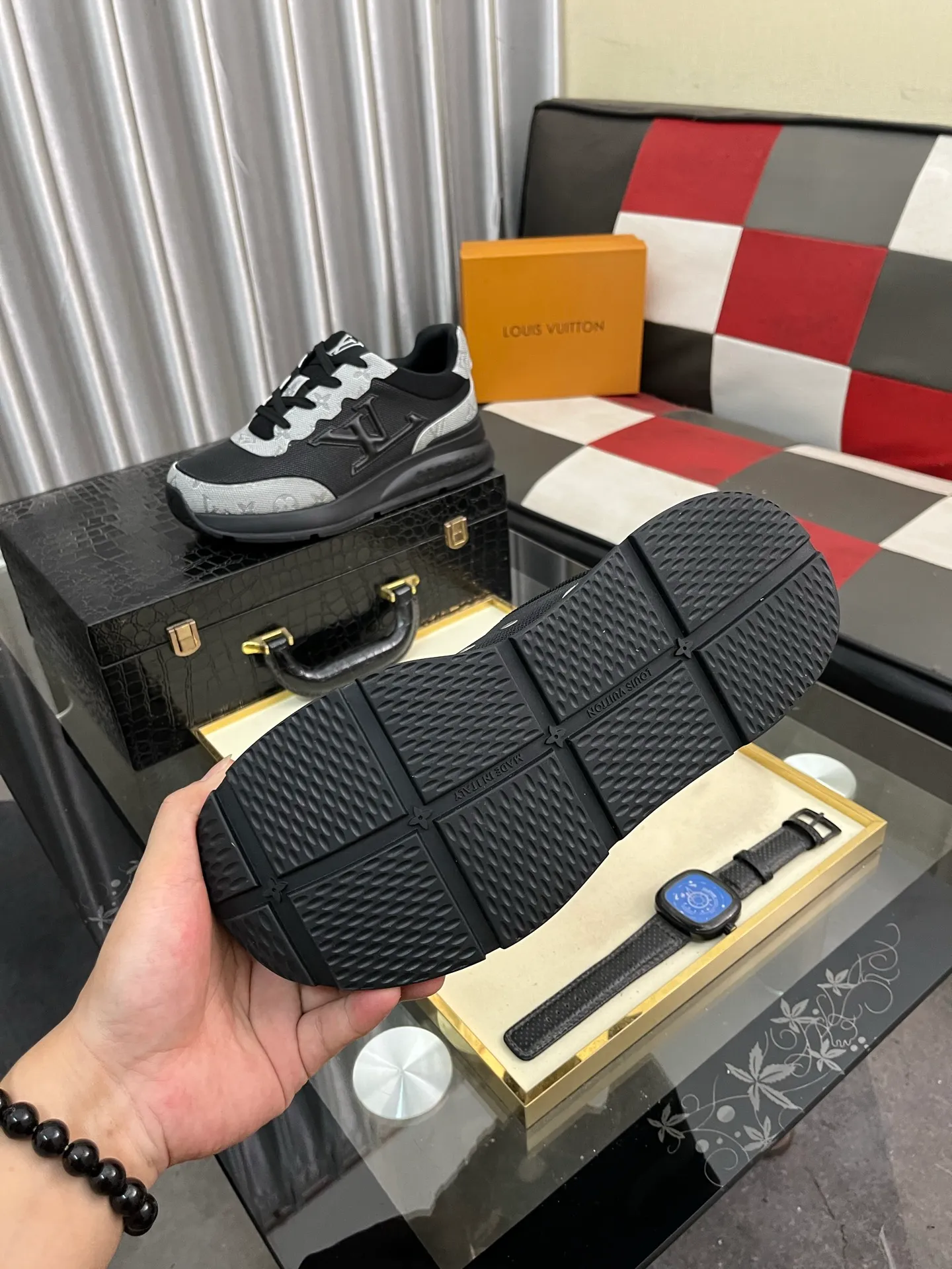 Men's shoes 💰458⌚️⌚️【LOUlS VUlTTON】Louis Vuitton ~ unique and casual style. LV counter purchasing 🏃casual shoes😍😍 are on sale at the men's counter at the same time. Italian imported brands select top-layer Italian cowhide. 🐑Sheepskin lining (refuses to discolor and grind feet) Sole: Original sole specially provided by the original factory 🎬Better in kind Code number: 38-443⃣️Color selection